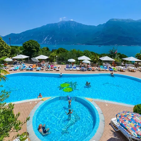 キャンプ場 Park Garda 4*