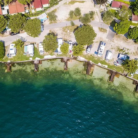 キャンプ場 Park Garda 4*